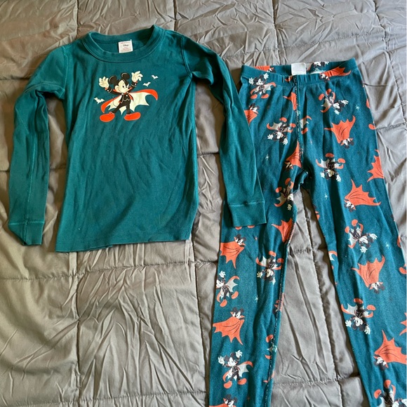 Hanna Andersson Disney Halloween glow in the dark pajamas size 6-7 - Picture 5 of 5
